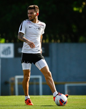 Presidente do Santos revela (e breca) assédio do Corinthians a Lucas Lima