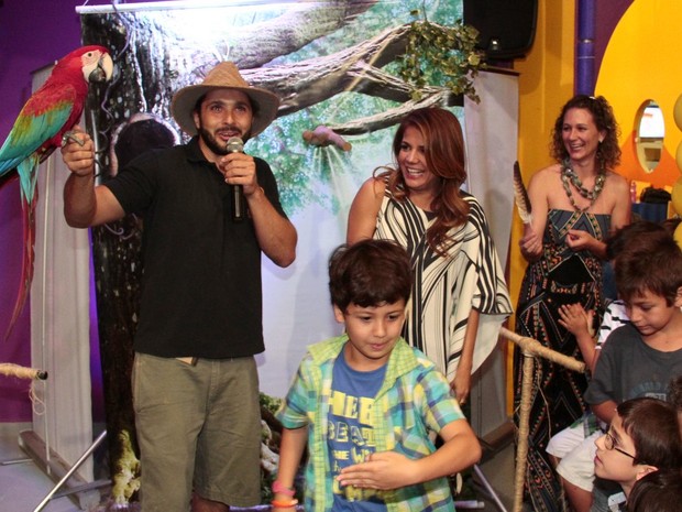 Nívea Stelmann com o filho, Miguel, na festa dele no Rio (Foto: Isac Luz/ EGO)