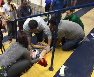 Torcedora acidente amistoso seleção brasileira basquete feminino Campinas (Foto: Carol Fontes)