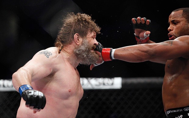 Daniel Cormier x roy nelson ufc 166 (Foto: Reuters) Daniel Cormier x roy nelson ufc 166 (Foto: Reuters)