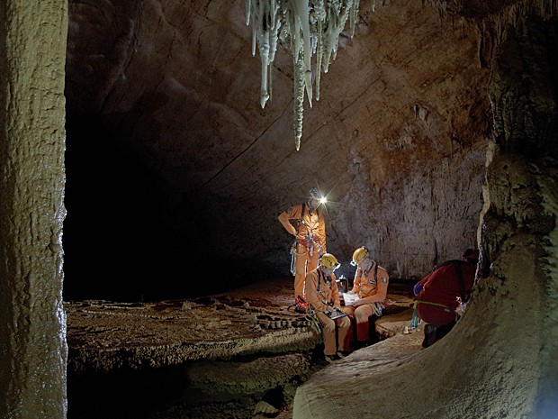 'Cavernautas' em Sardenha, na Itália (Foto: ESA-V. Crobu)
