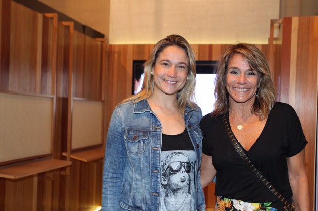 Fernanda Gentil com a mãe, Martha Machado (Foto: Marcello Sá Barretto / AgNews)