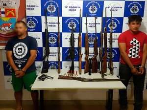 Armas apreendidas com suspeitos de ataque a banco em Irecê, na Bahia (Foto: SSP-BA / Divulgação)