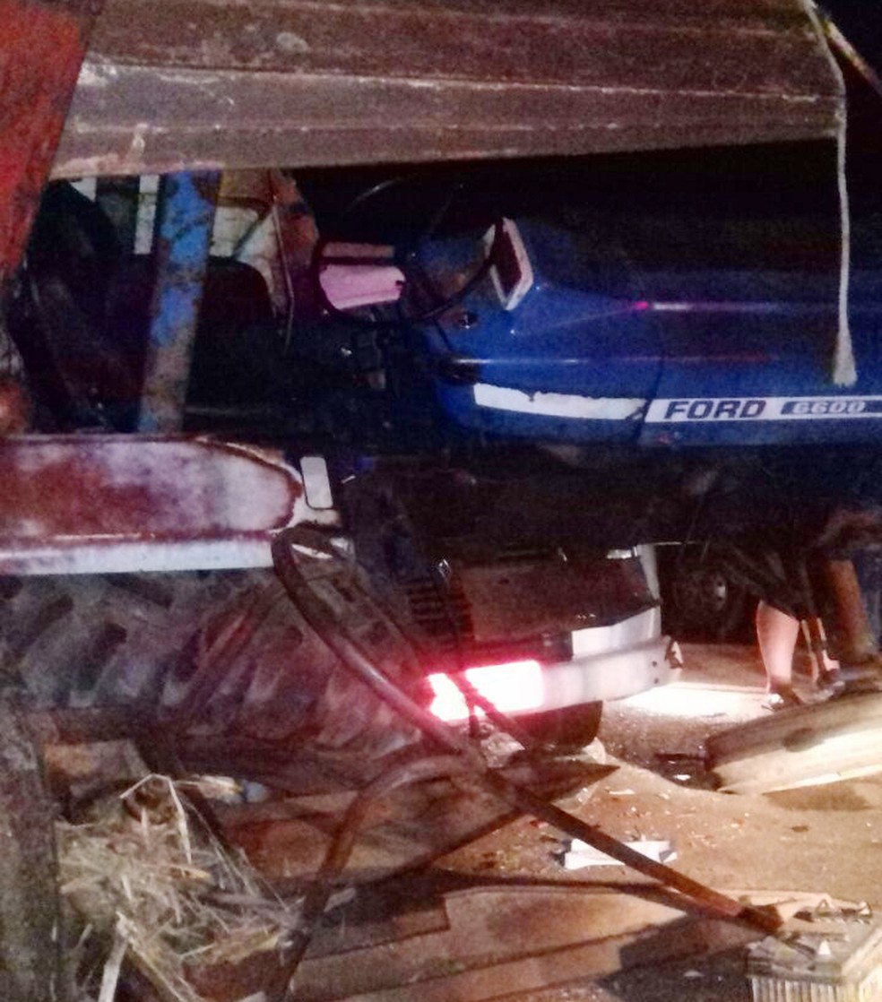 Acidente foi registrado na vicinal de Teçaindá, distrito de Martinópolis (Foto: Demtram/Cedida)