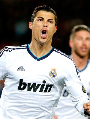 Cristiano Ronaldo comemora gol do Real Madrid contra o Barcelona (Foto: AP)