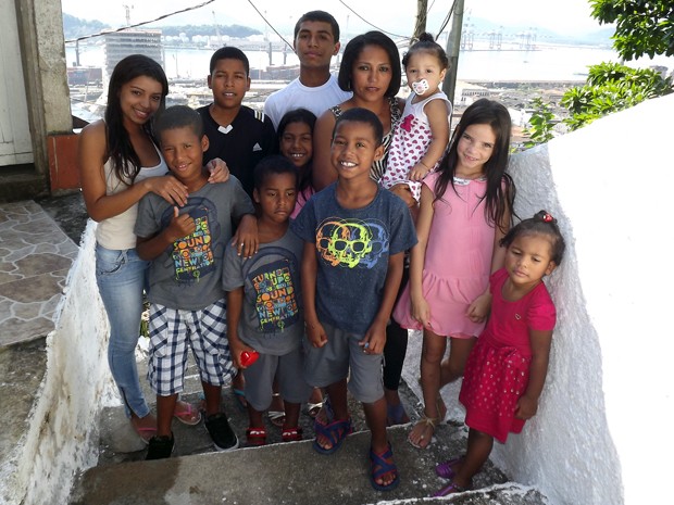 "Maria dos 10" mora no Morro do Pacheco, em Santos, SP (Foto: Ivair Vieira Jr/G1)