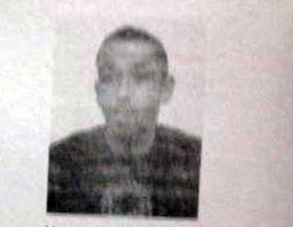 Foto do suspeito de matar um policial na Champs Élysées, na quinta-feira (20), divulgada pela agência AP  (Foto: AP )