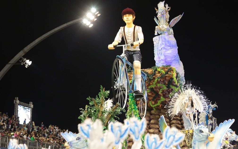  Carro alegórico da X-9 Paulistana (Foto: Ardilhes Moreira / G1 )