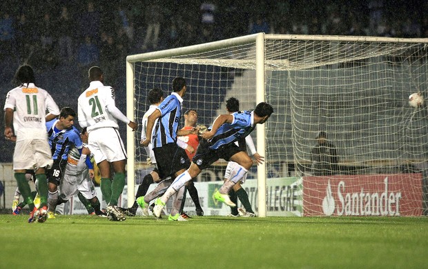 André Lima, Grêmio x Coritiba, Copa Sul-Americana (Foto: Agência EFE)