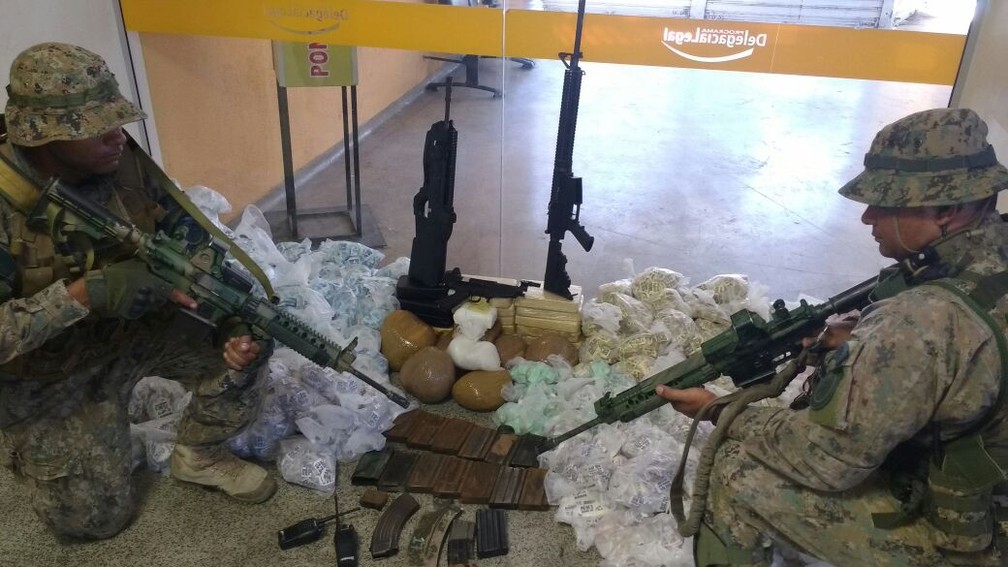 Material apreendido durante operação no Complexo do Alemão (Foto: Divulgação)