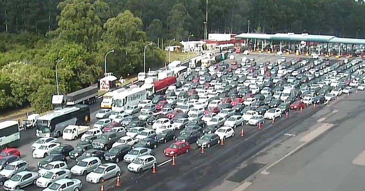 G1 Motoristas enfrentam trânsito lento em rodovias rumo ao litoral do