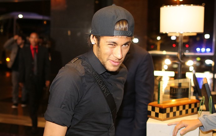 Neymar chegada Seleção Africa do Sul (Foto: Leo Correa / Mowa Press)