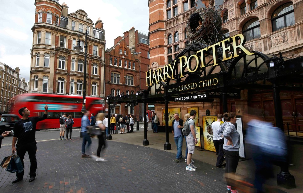 Teatro em Londresanuncia estreia da peça 'Harry Potter e a criança amaldiçoada' (Foto: Reuters/Peter Nicholls) Teatro em Londresanuncia estreia da peça 'Harry Potter e a criança amaldiçoada' (Foto: Reuters/Peter Nicholls)