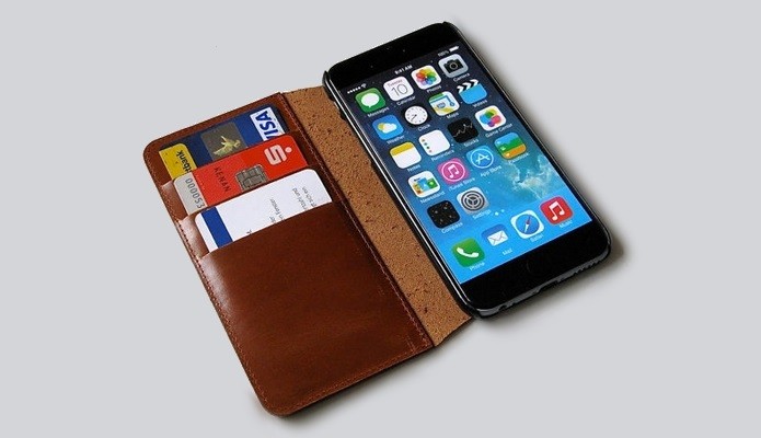 Capa carteira de couro para iPhone 6 feita à mão(Foto: Divulgação/Etsy)