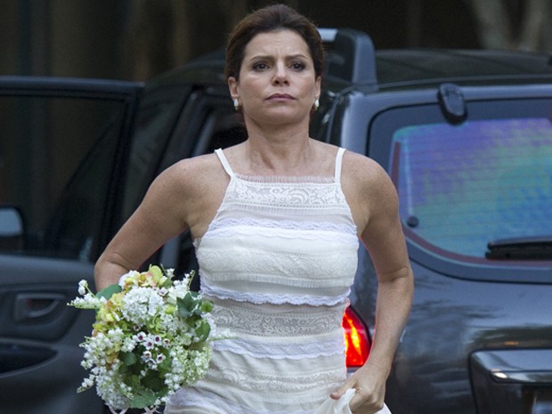 Lígia vê Miguel e sai correndo atrás dele (Foto: Estevam Avellar/ Globo)