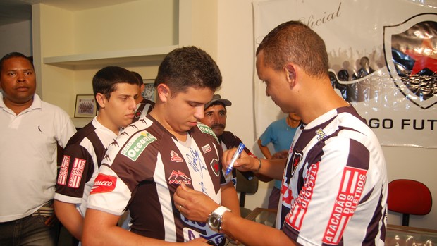Warley, atacante do Botafogo-PB (Foto: Lucas Barros / Globoesporte.com/pb)