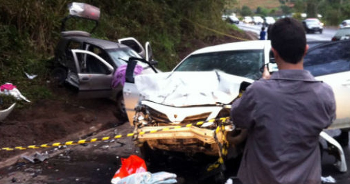 G1 Acidente entre dois carros causa morte na BR 262 no ES notícias