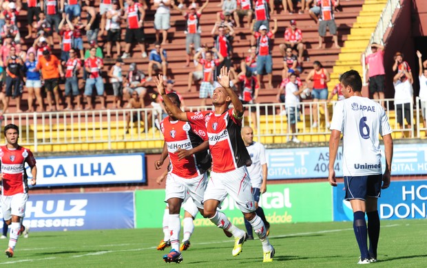 Matheus Carvalho comemora um dos gols de Joinville 7 x 0 Guarani de Palhoça (Foto: Salmo Duarte / Agência RBS)
