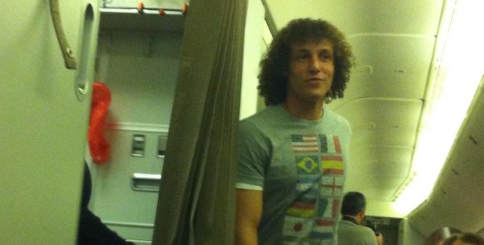 David Luiz no avio (Foto: Clarissa Cavalcanti)