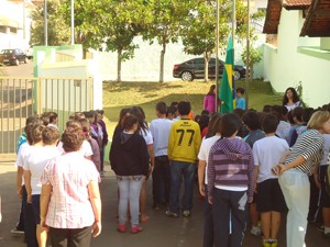 Alunos da Escola Estadual Cônego Getúlio se reúnem todos os dias (Foto: Escola Estadual Cônego Getúlio)