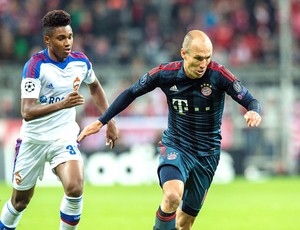 Robben e Vitinho jogo Bayern de Munique contra CSKA (Foto: EFE)