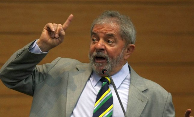 O ex-presidente Lula, um pouco exaltado  (Foto: Michel Filho / Agência O Globo)