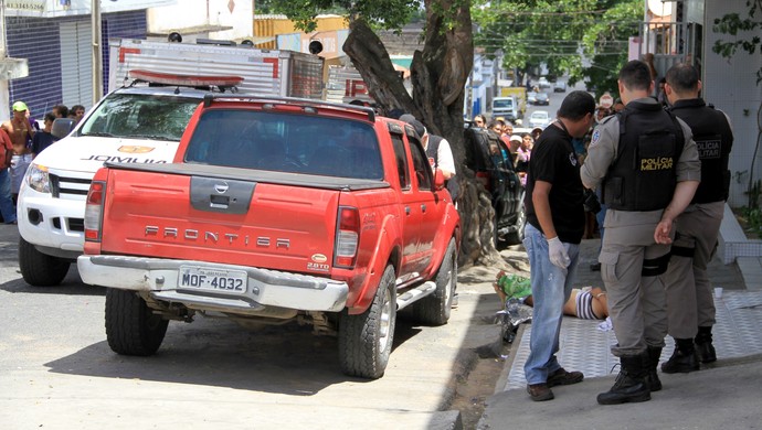 Presidente de torcida organizada do Treze é assassinado em Campina Grande (Foto: Nelsina Vitorino / Jornal da Paraíba) Presidente de torcida organizada do Treze é assassinado em Campina Grande (Foto: Nelsina Vitorino / Jornal da Paraíba)