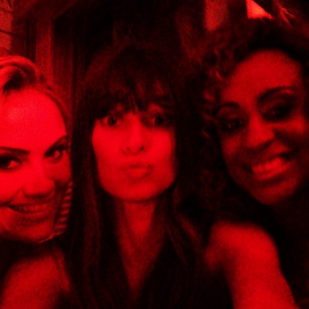 Thaila Ayala posa com Ellen Roche e Vânia Love (Foto: Reprodução/Instagram)