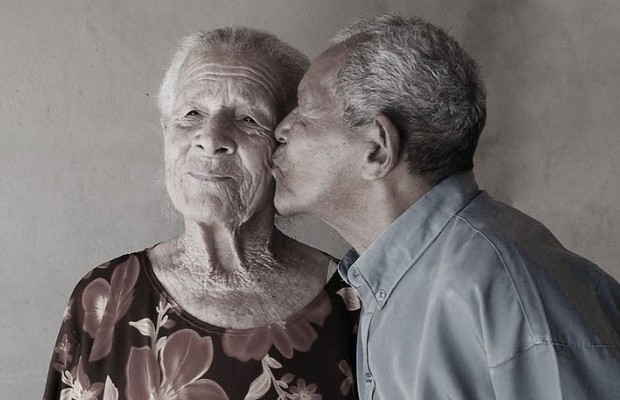 Idosos casados há 70 anos fazem ensaio fotográfico para celebrar o amor, em Goiânia, Goiás (Foto: Rívia Soares)