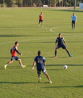 Com Tobio poupado, Marcelo Oliveira volta para zaga em treino tático