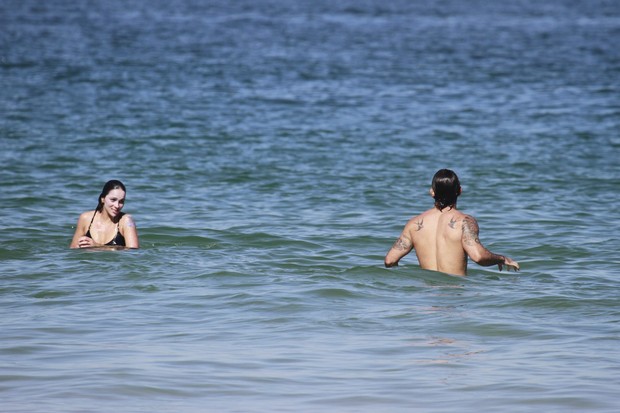 Juliano Cazarré com a mulher (Foto: Dilson Silva/Ag.News)