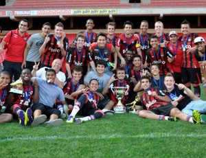 Atlético-PR vence o Coritiba (Foto: Site oficial do Atlético-PR/Divulgação)