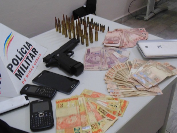 Polícia recupera dinheiro roubado de conveniência em Três Pontas (Foto: Dênis Pereira / Equipepositiva)