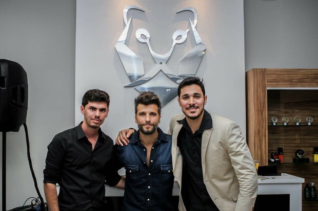Bruno Gagliasso em inauguração de barberia em Nova Iguaçu, no Rio (Foto: Felipe Guilherme/Divulgação)