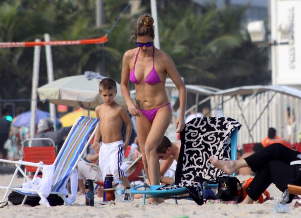 Fernanda Lima com o filho (Foto: J.Humberto / AgNews)