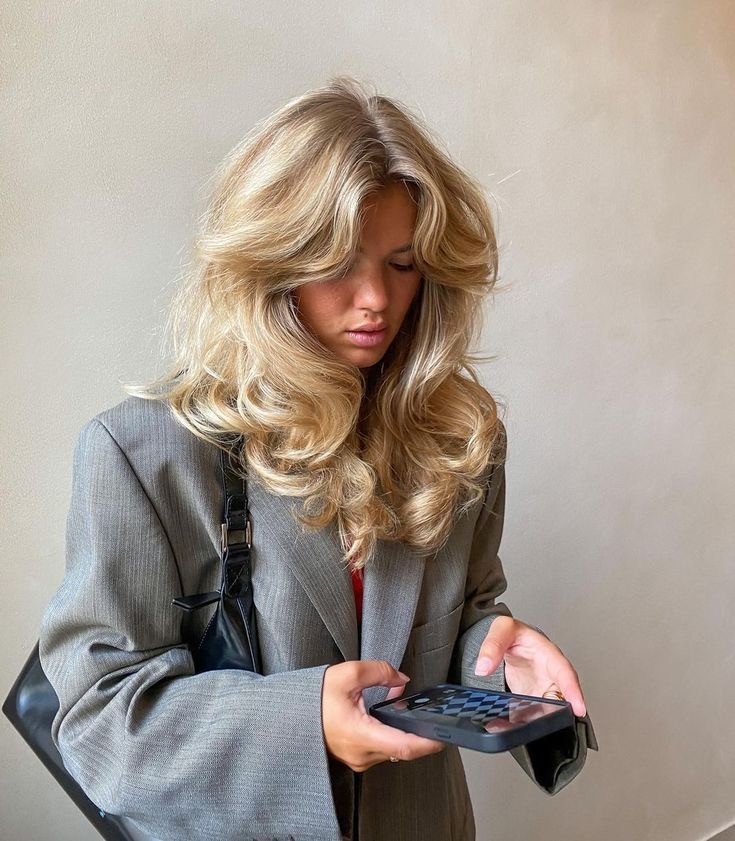 A escovação modeladora e o corte arredondado lideraram o espaço nos cabelos para 2022 (Foto: Reprodução Instagram)