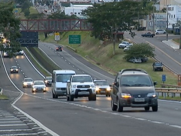 Dispositivo eletrônico ajuda motorista a não esquecer de acender o farol (Foto: Reprodução/Tv Fronteira)