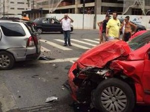 Acidente aconteceu na tarde deste sábado em Santos, SP (Foto: G1)