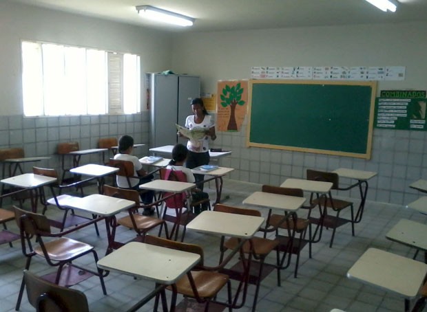 Sala de aula do 4º ano estava com apenas 2 alunos nesta quinta em Macaíba (Foto: Rosa Sales)