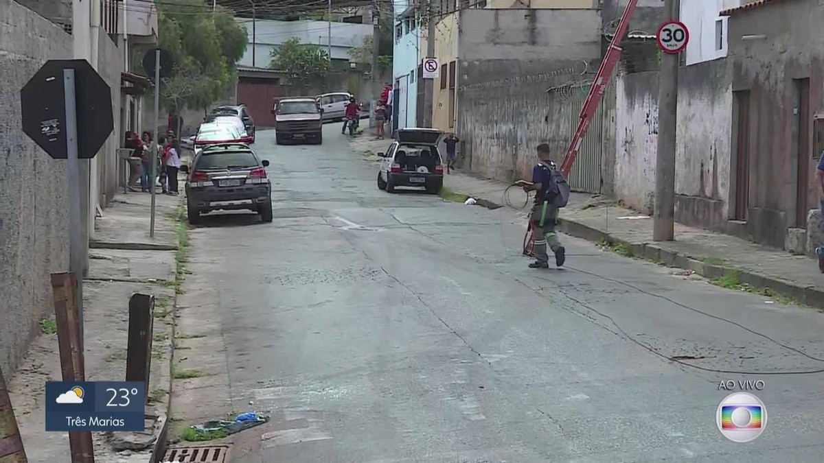 Homem é assassinado a tiros dentro de caminhonete em BH Minas Gerais G1