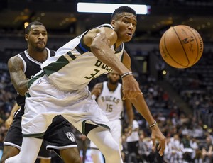Supertime dos Warriors enfrenta os Bucks, primeiros algozes de 2015/16