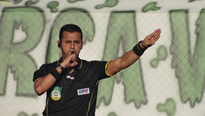 José Reinaldo Figueiredo, árbitro (Foto: Leonardo Freire/GloboEsporte.com)