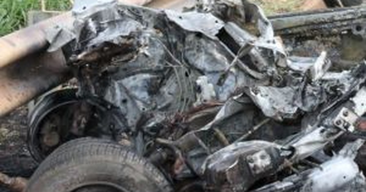 G Motorista Morre Carbonizado Ap S Carro Bater Em Nibus Em Ja Sp