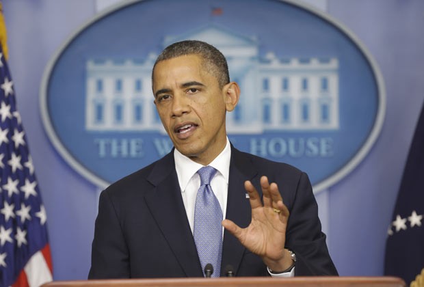 O presidente dos EUA, Barack Obama, fala sobre o furacão Sandy nesta segunda-feira (29) na Casa Branca (Foto: AP)