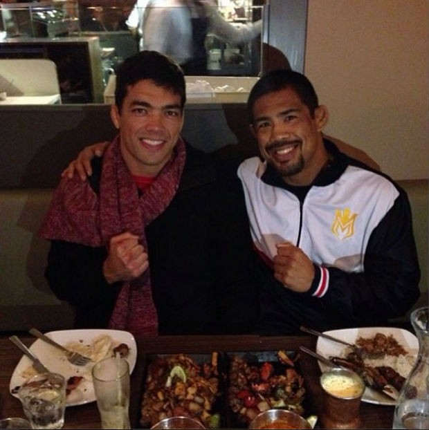 Lyoto Machida e Mark Muñoz jantam após luta (Foto: Reprodução/Instagram)