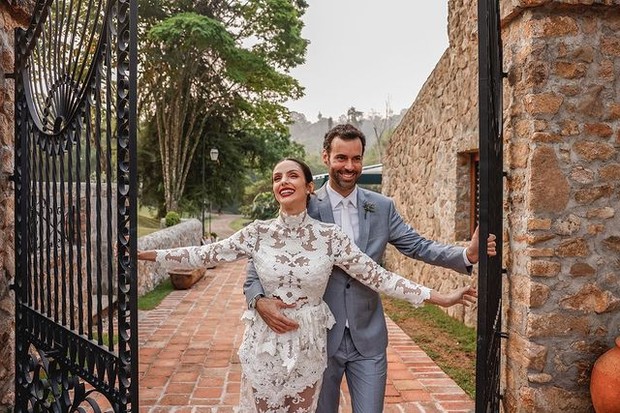 Os noivos Carol Celico e Eduardo Scarpa   (Foto: Torin Zanette )