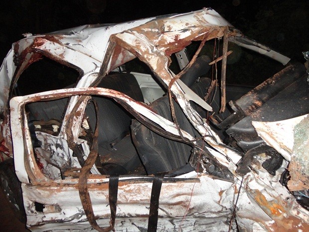 Acidente ocorreu no começo da noite de sábado  (Foto: Antonio Brito / Rádio Integração FM)
