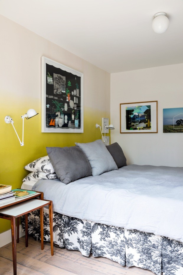 Ana Strumpf cria um colorido high-low em seu apartamento em SP (Foto: Fran Parente)