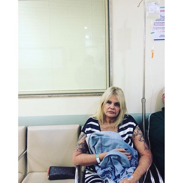 Monique Evans no hospital (Foto: Reprodução/Instagram)