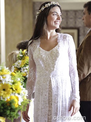 Isis Valverde usa vestido de noiva confeccionado em apenas um dia - Extras  - Boogie Oogie